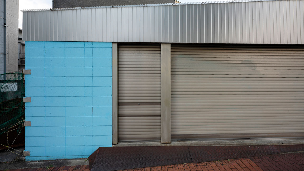 Protecting Your Garage from Dust, Insects, and Moisture with Seals